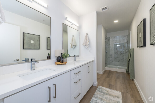 1BR, 1.5BA - 1,080SF - Bathroom