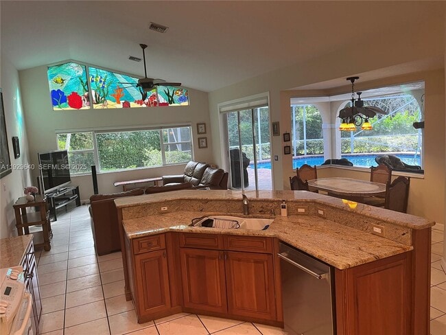 Photo - 123 Victorian Ln