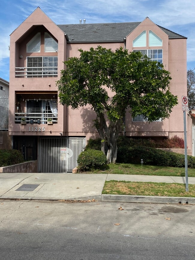 Photo - 11225 La Maida St Unit 4
