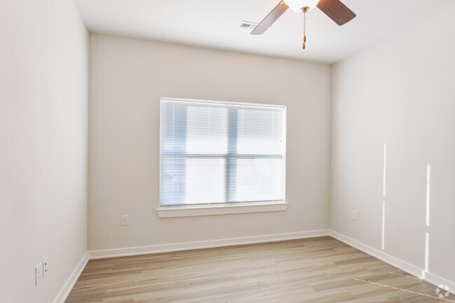 2BR, 2BA - 1142SF