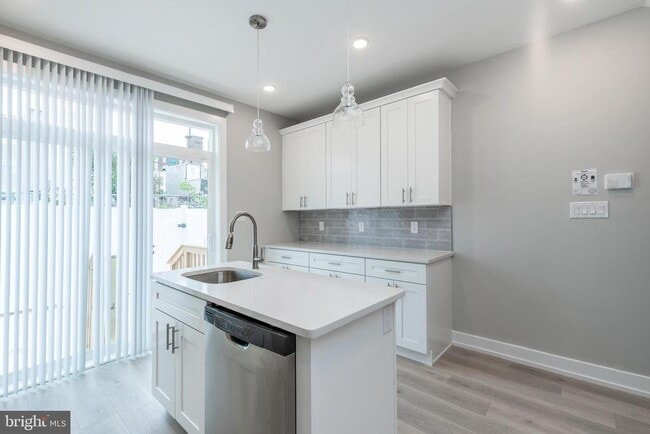 Building Photo - 2550 N Howard St Unit 1