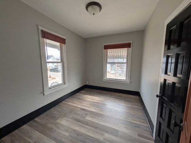 Photo - 1865 Grace St