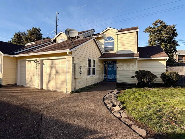 Building Photo - 719 SW Backcourt Pl