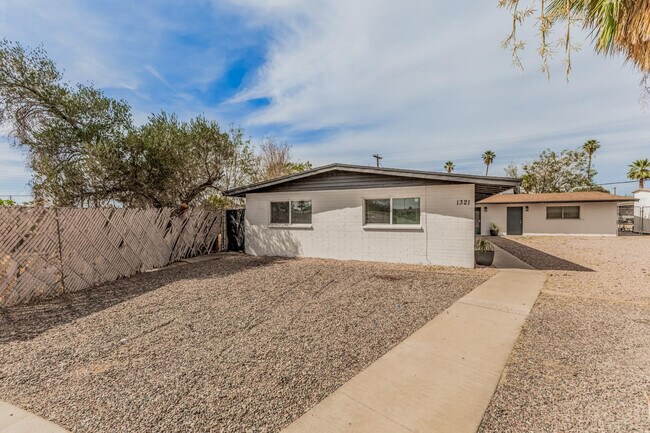 Photo - 1321 N 48th Pl Unit Apt 2