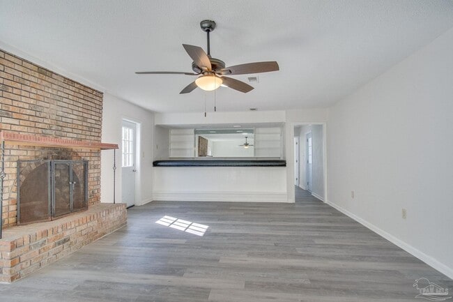 Photo - 4725 Clara St