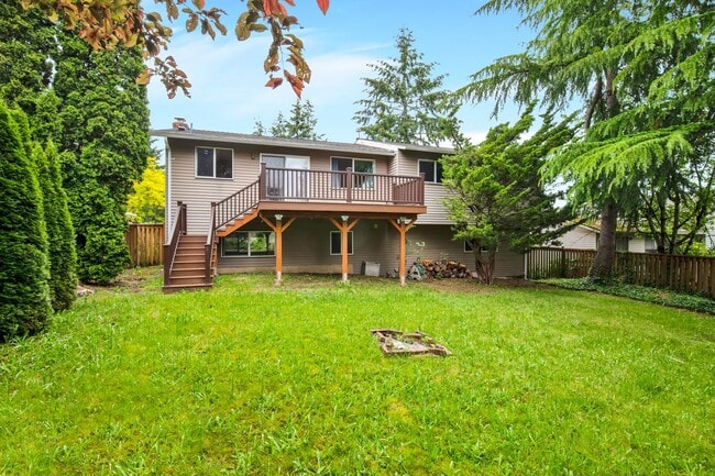 Photo - 4 Bedroom 3 Bath Split Level Kirkland