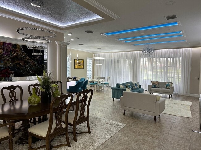 Building Photo - 10685 La Strada