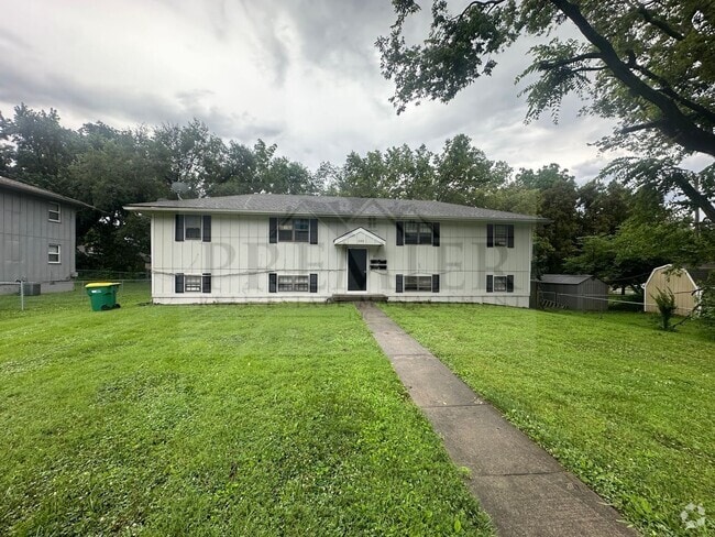 Building Photo - 240 W Kump Ave Unit 240 W Kump Ave C Rental