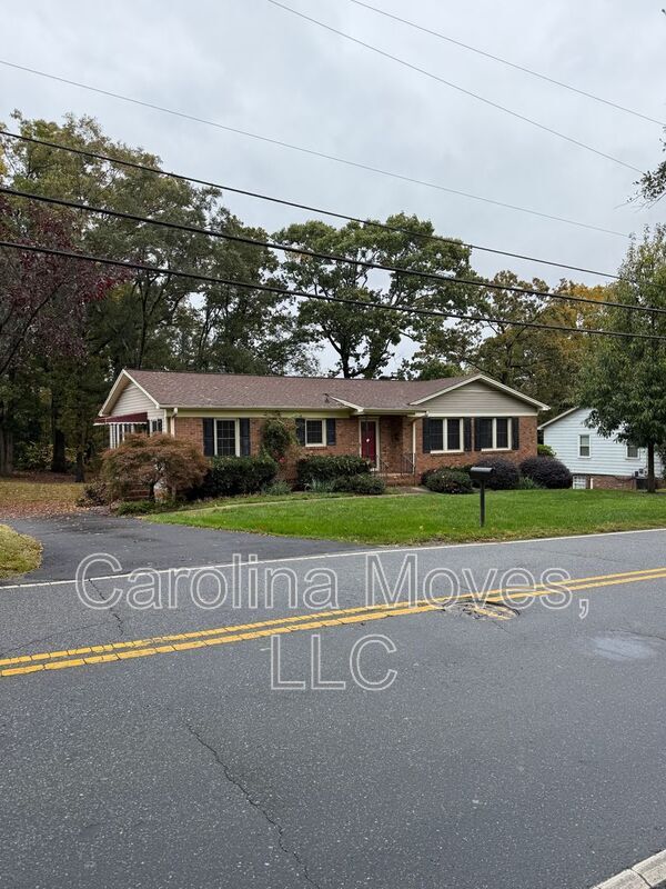 Photo - 708 W Lee Rd