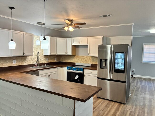 Photo - 1852 Hopkins Dr