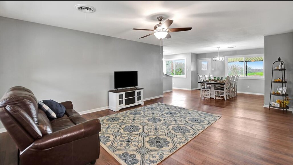 Photo - 218 Edward St