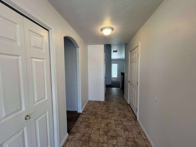 Photo - 682 Beta St Casa Adosada