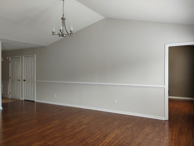 Photo - 734 Waterbrook Ln