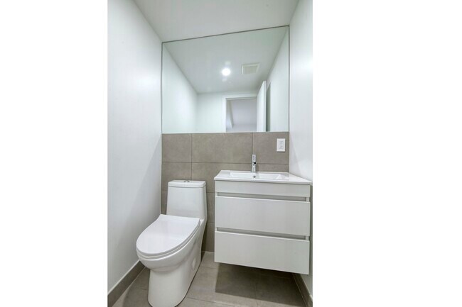 Photo - 1 Chem. de la Côte-Sainte-Catherine Unit 1001