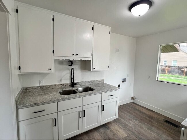 Photo - 280 W 16th St Unit 2
