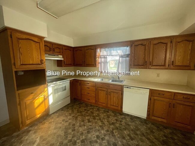 Photo - 960 Homer Ave