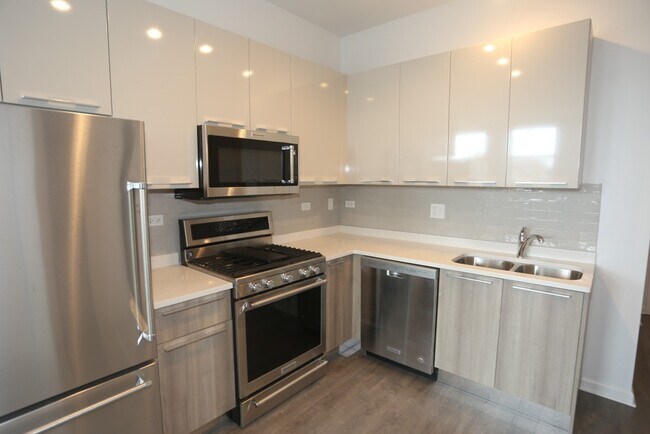 Photo - 932 W Dakin St Unit 103