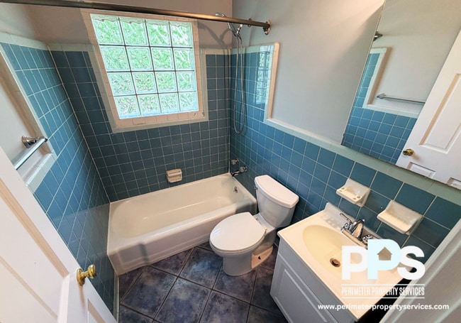 Photo - 615 Boulevard SE