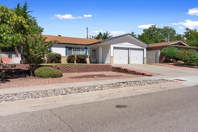 Photo - 10217 Santa Paula Ave NE