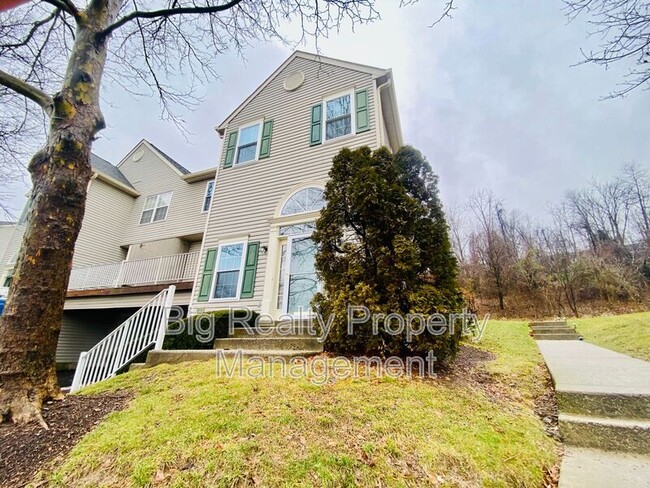 Building Photo - 475 Stoneglen St