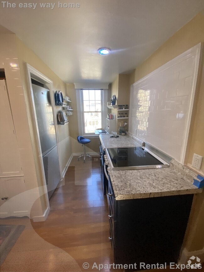Building Photo - 11 Beech St Unit 2 Rental