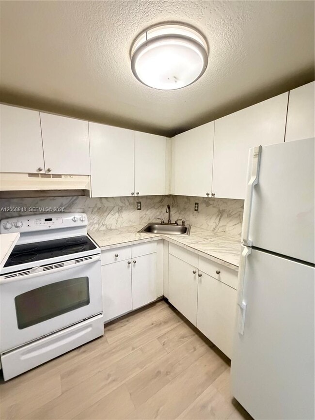 Photo - 606 W 81st St Unit 209