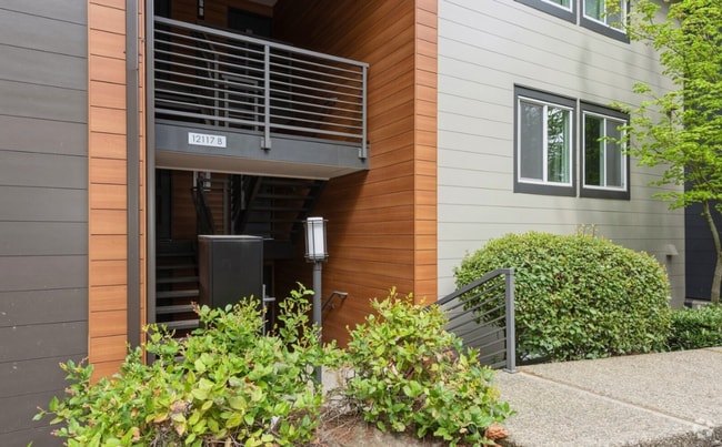 Building Photo - Updated Bellevue Condo with Rare 2 Reserve...