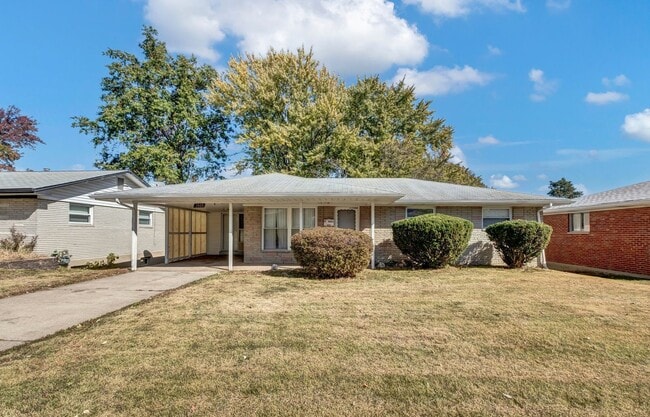 Building Photo - Spacious Single Family Home In Florissant with a Walk Out Basement!!