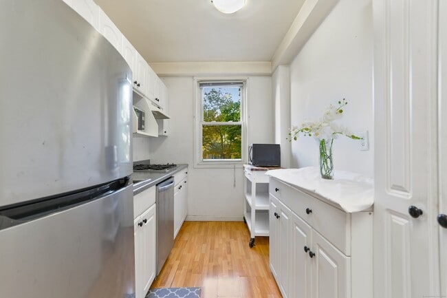 Photo - 444 Bedford St