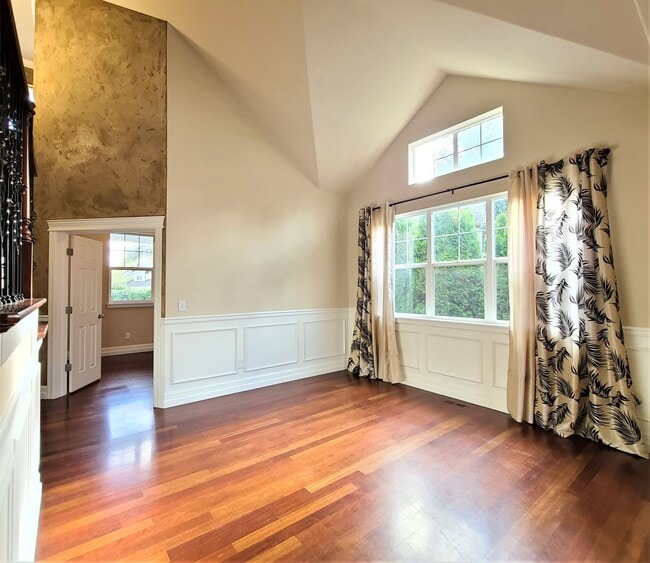 Photo - Luxurious 4 Bed/2.5 Bath Lynnwood Home - Available Now!