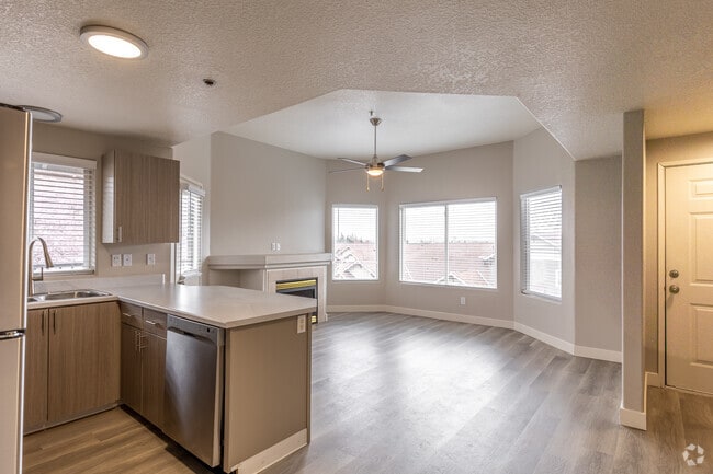 2BR, 1BA - 930SF