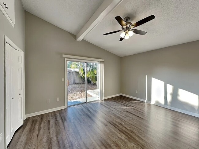 Photo - 11675 104th St