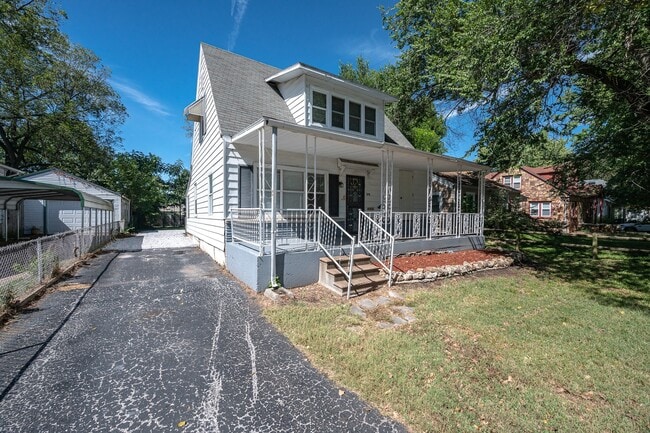 Photo - COLLEGE PRE-LEASING