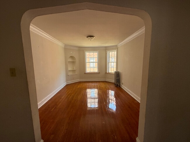 Photo - 7411 N Damen Ave
