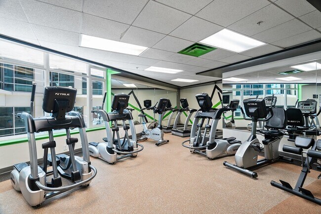 Photo - 1080 Park Blvd Unidad 409