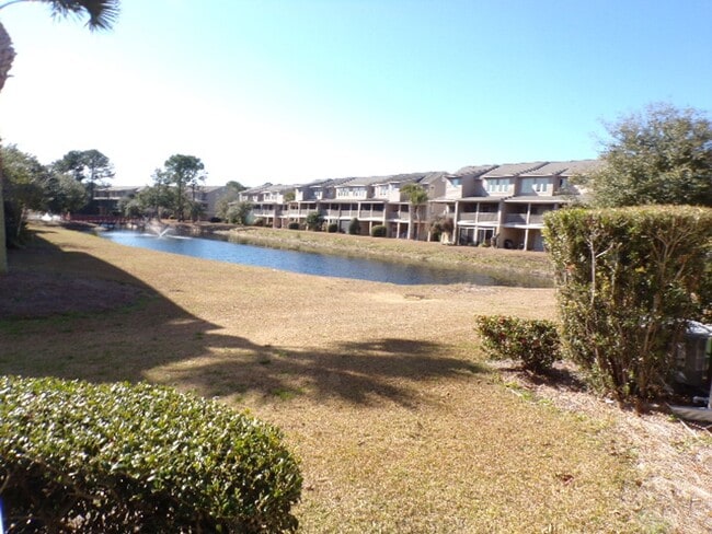 Building Photo - 4 Bedroom Townhome Located In Allenwood