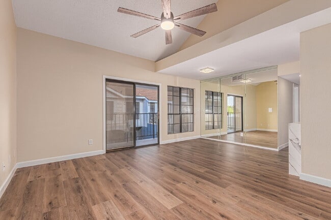 Photo - Ready for IMMEDIATE MOVE IN! Unidad #240