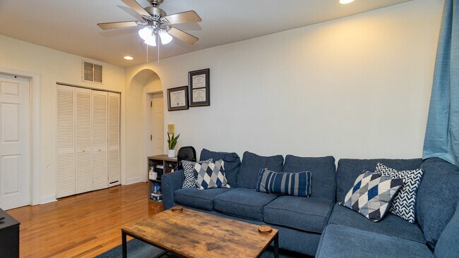 Photo - 6812 N Wayne Ave Unit 1A