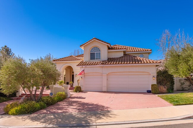 Luxury Living in this Stunning Pool Home! - Luxury Living in this Stunning Pool Home!