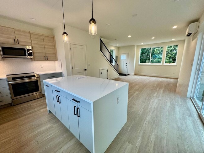 Building Photo - 2 Bedroom 2 Bathroom Greenwood New Construction!