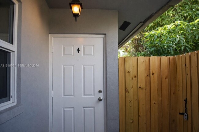 Photo - 3841 NE 3rd Ave Unidad 4