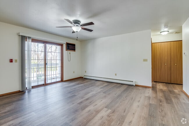 1BR, 1BA - 870SF - Living Room