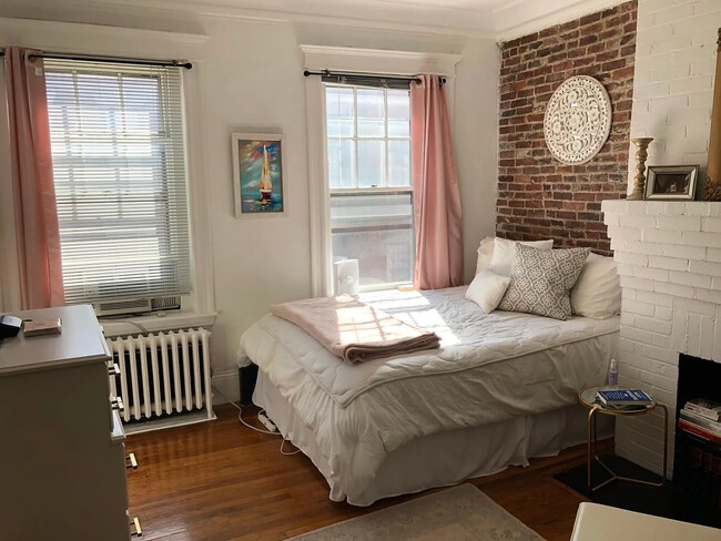 Building Photo - 41 Revere St Unit 7