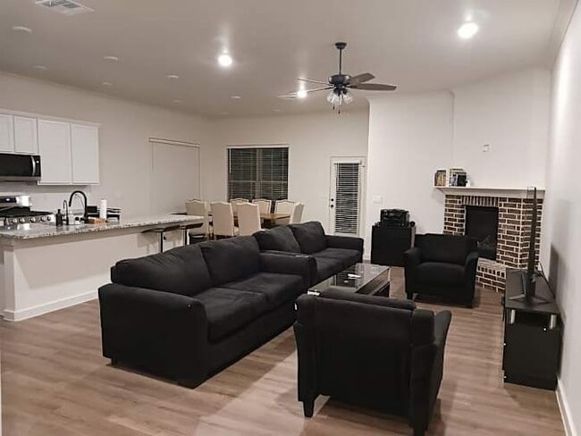 Photo - 2049 Dove Ave