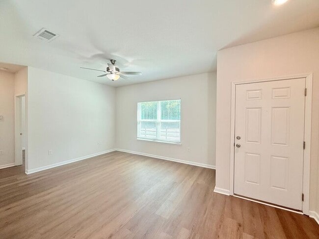 Photo - 8927 Untreiner Ave