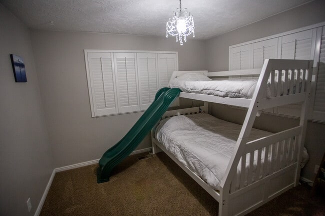 Photo - 931 Green Oaks Dr Unidad Upstairs