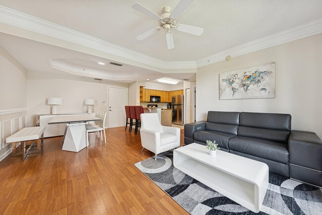 Building Photo - 2052 Alta Meadows Ln Unit 2210