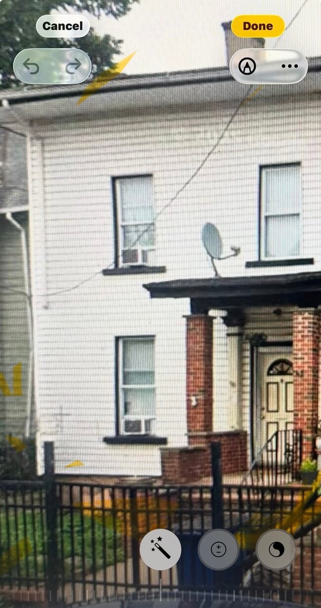 Photo - 96 Frank St Unidad left side