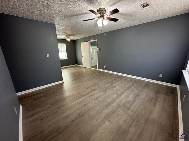 Photo - 503 Coventry Ct