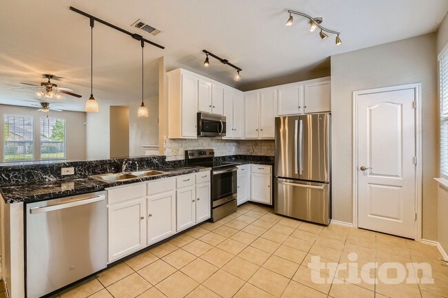 Photo - 103 Hollow Tree Dr